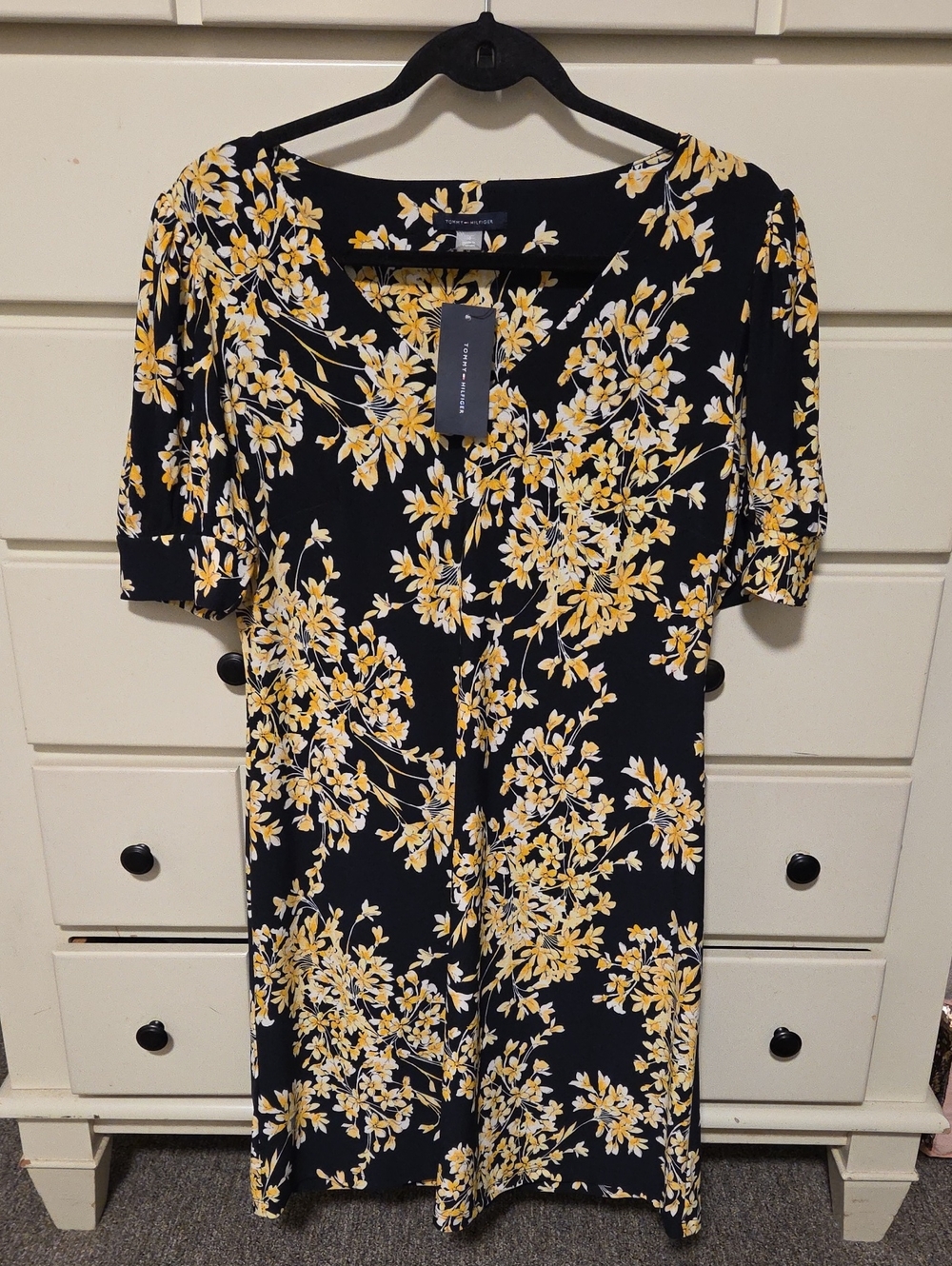 Tommy Hilfiger Black Floral V-Neck Dress with Yellow & White Blossoms NWT - Picture 3 of 7
